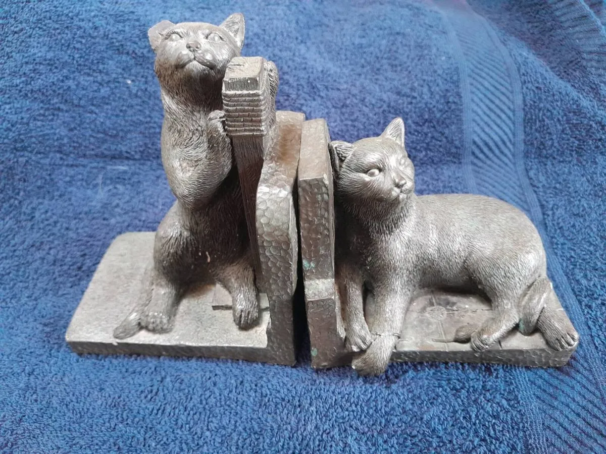 Cat book ends - Image 1