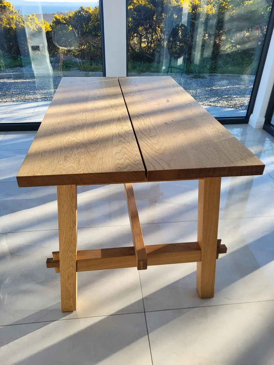 MÖCKELBY Oak Table - Image 1