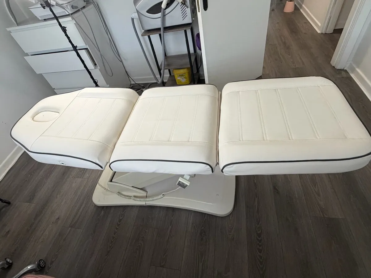 Electric Beauty & Massage couch - Image 4