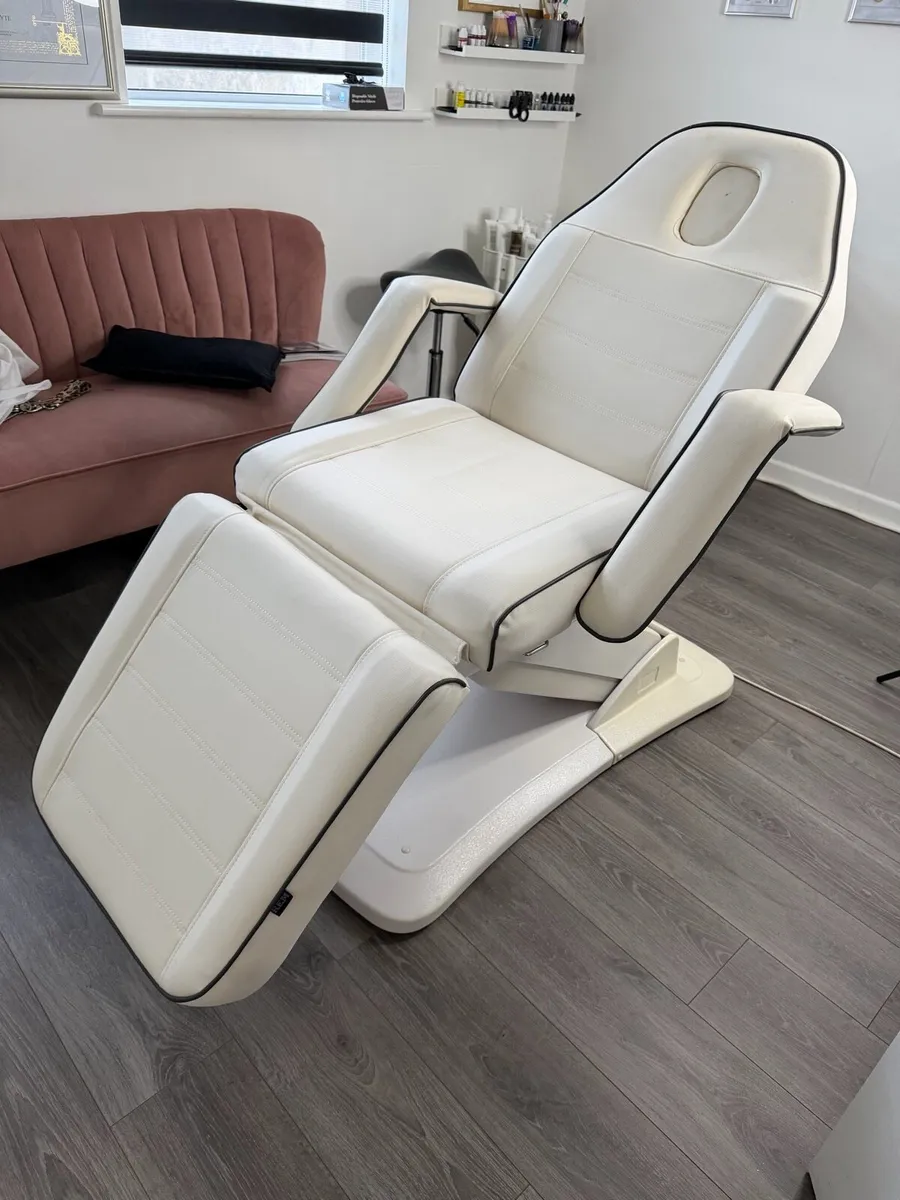 Electric Beauty & Massage couch - Image 1