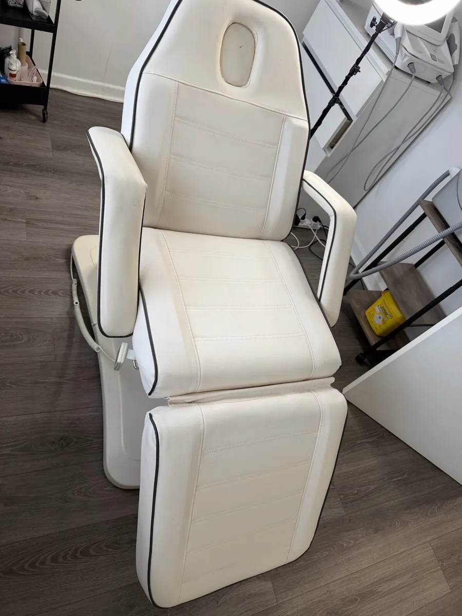 Electric Beauty & Massage couch - Image 2