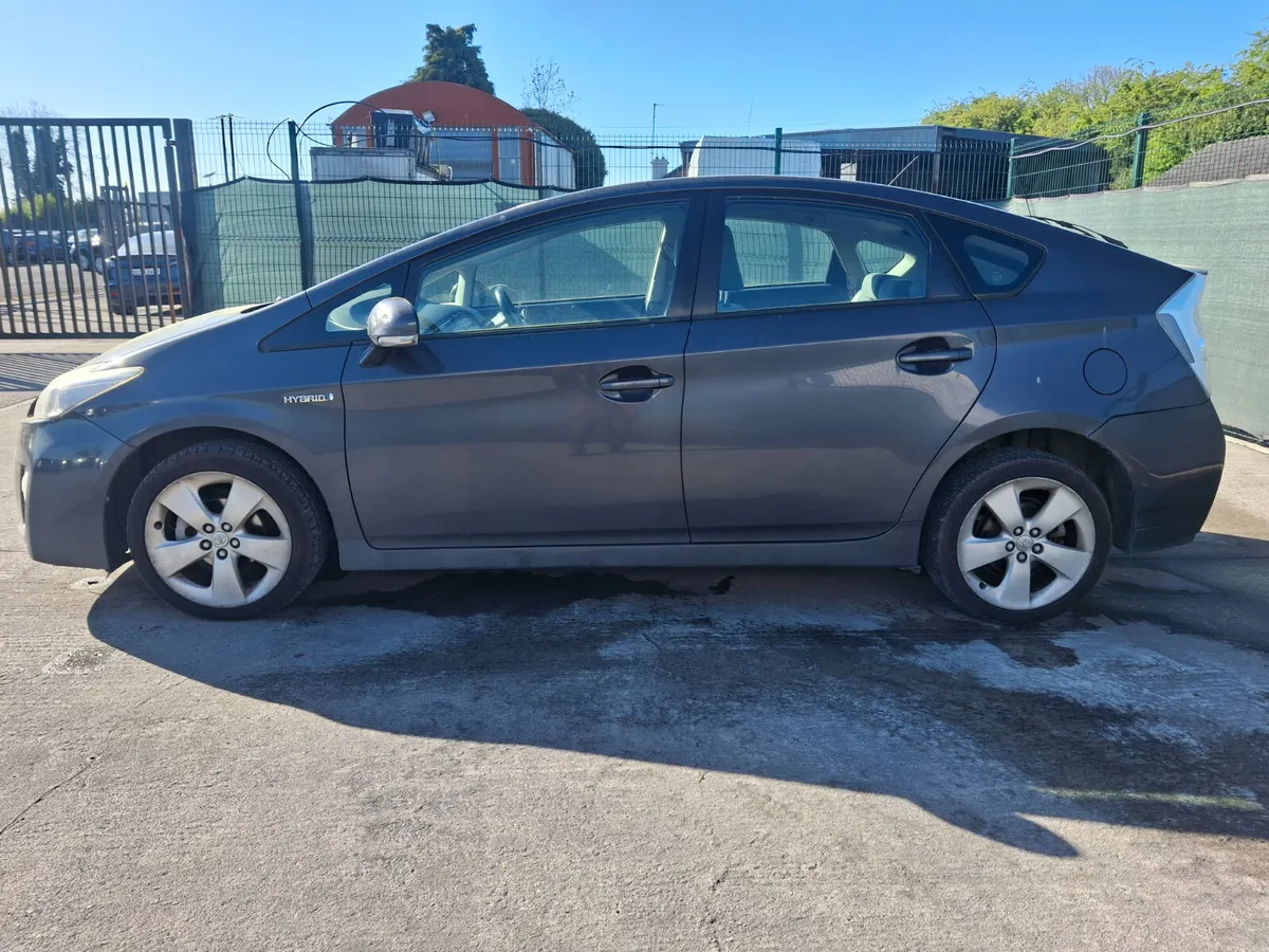 2012 Toyota Prius  Hybrid  Automatic Drive Home - Image 2