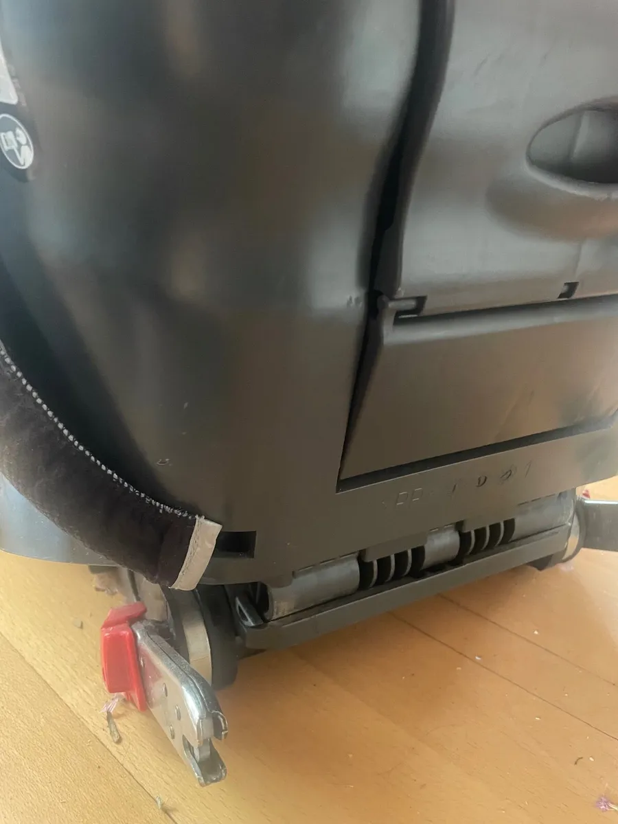 Child Car seat - Image 3