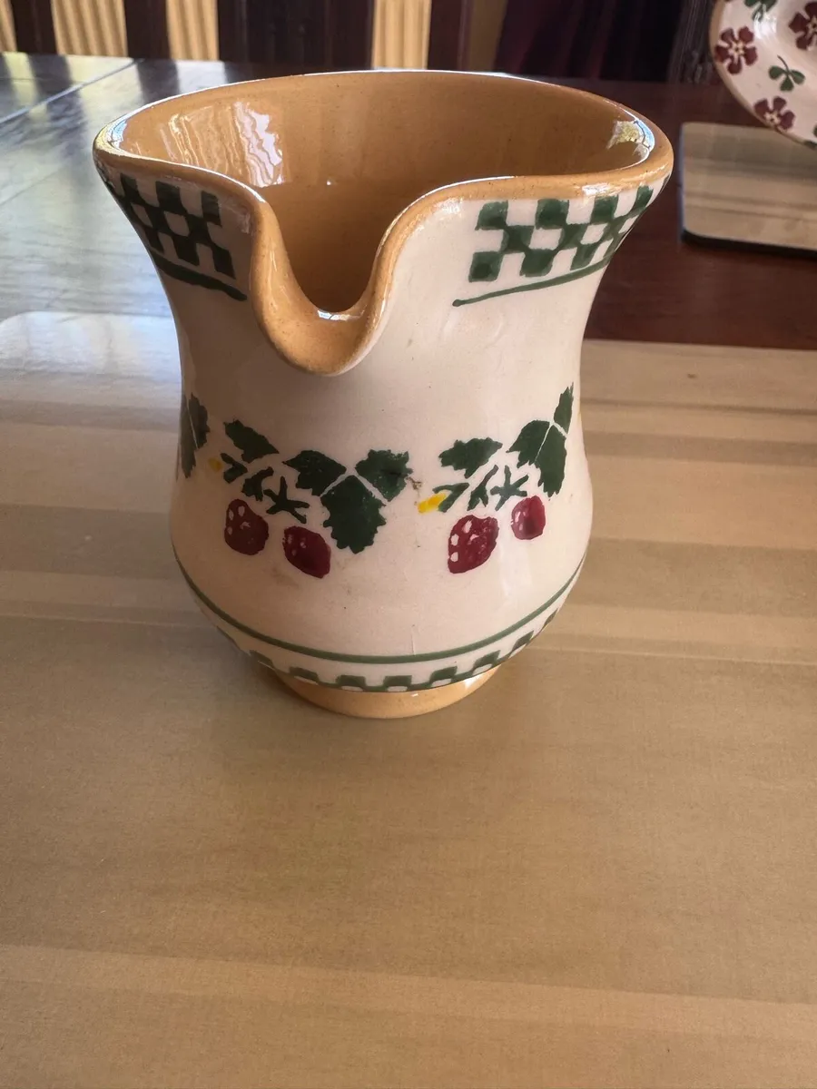 Nicholas Mosse Strawberry milk jug - Image 3