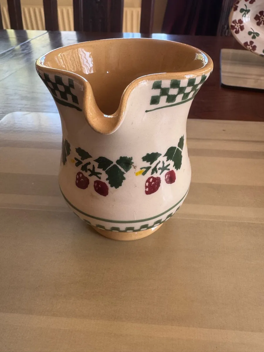 Nicholas Mosse Strawberry milk jug - Image 4
