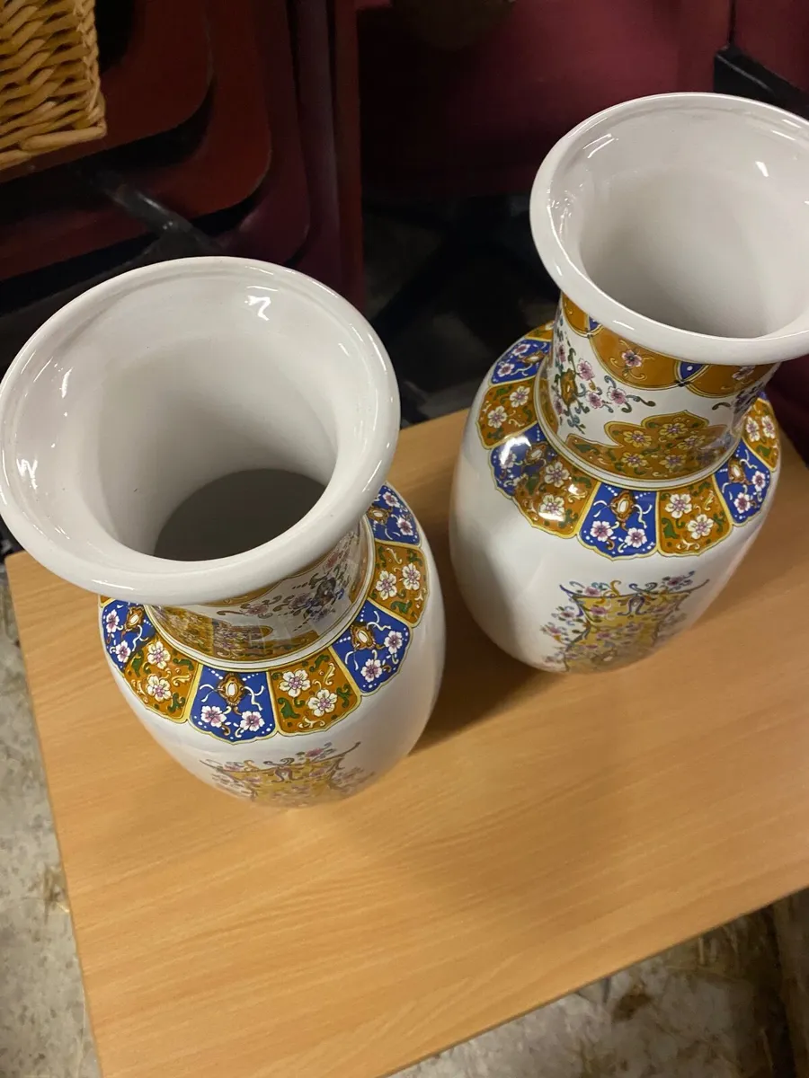 Pair of  vases - Image 3