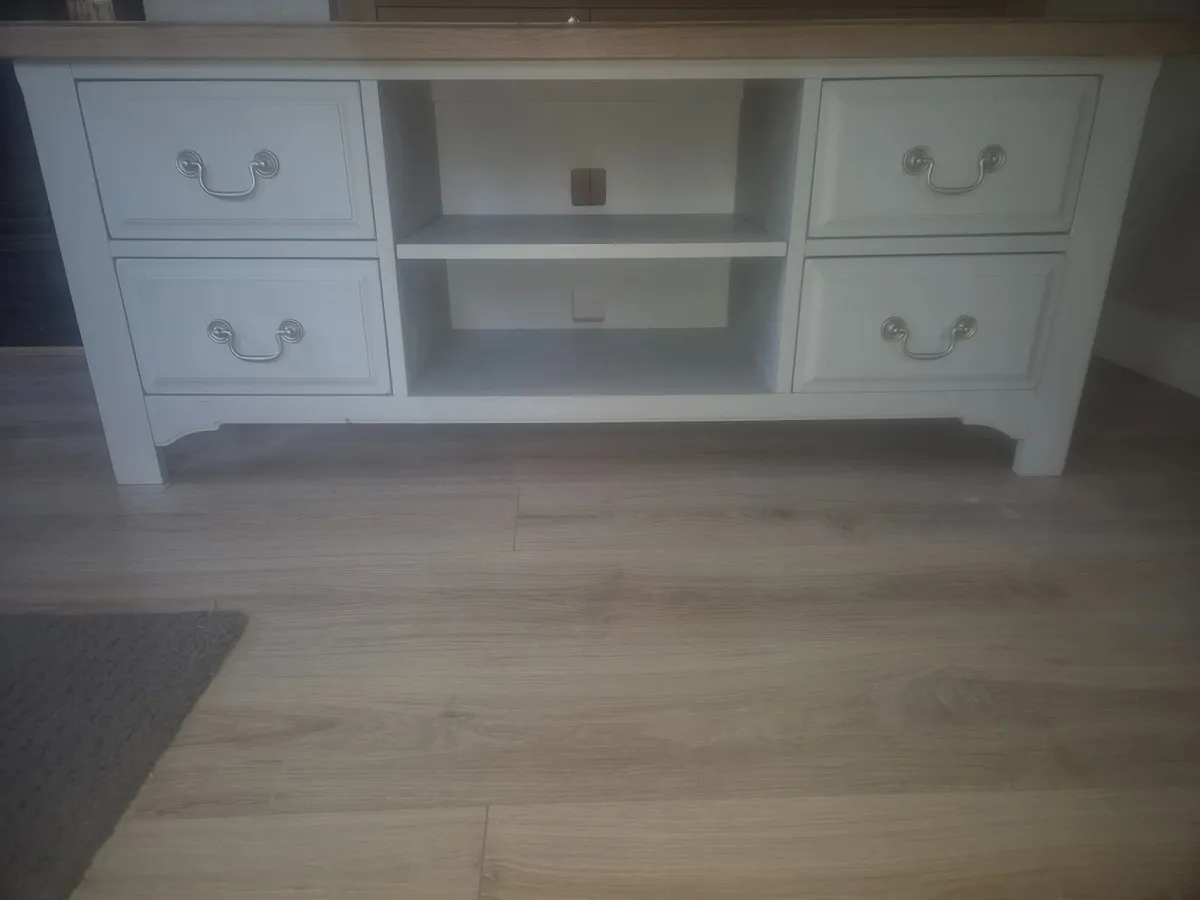 TV Unit - Image 1