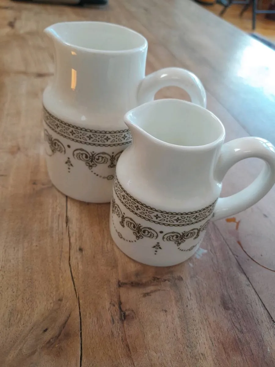 Two wedgewood Tuscan miniature jugs - Image 2