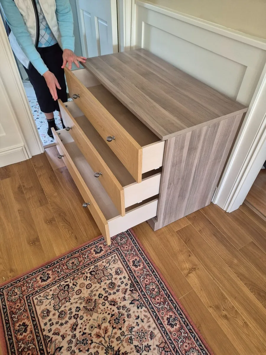 Two Chests of Drawers - Image 2