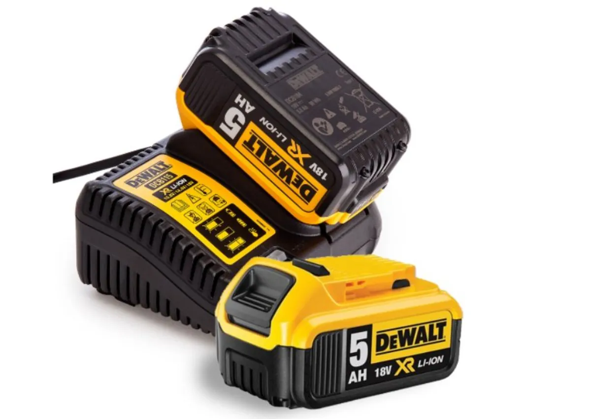 DeWalt 18v 2 x DCB184 5ah Batteries & Charger Set