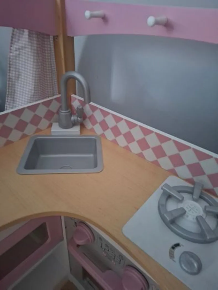Toy kitchen - Image 2