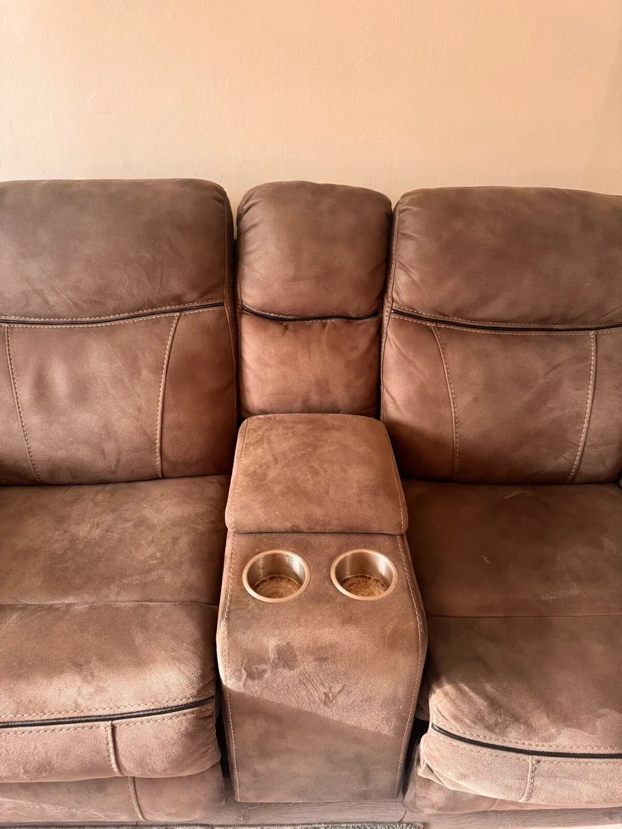 2x 2 seater electric recliner sofas - Image 3