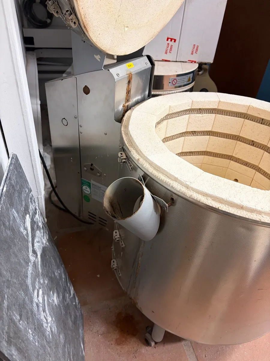 Pottery Kiln - Image 4
