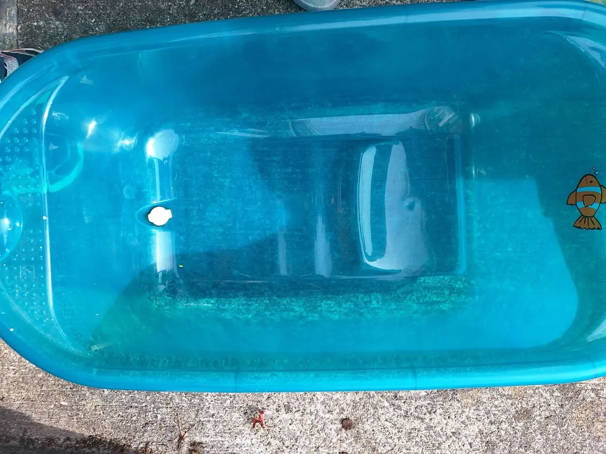 Free baby bath and microwave steriliser - Image 1