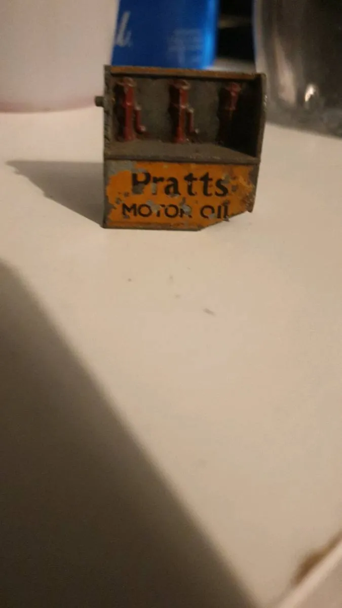 OLD DINKY OIL PUMP DIE.CAST - Image 1