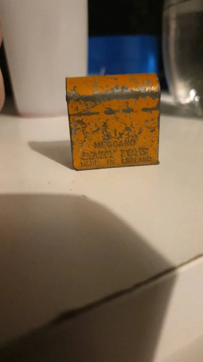 OLD DINKY OIL PUMP DIE.CAST - Image 2