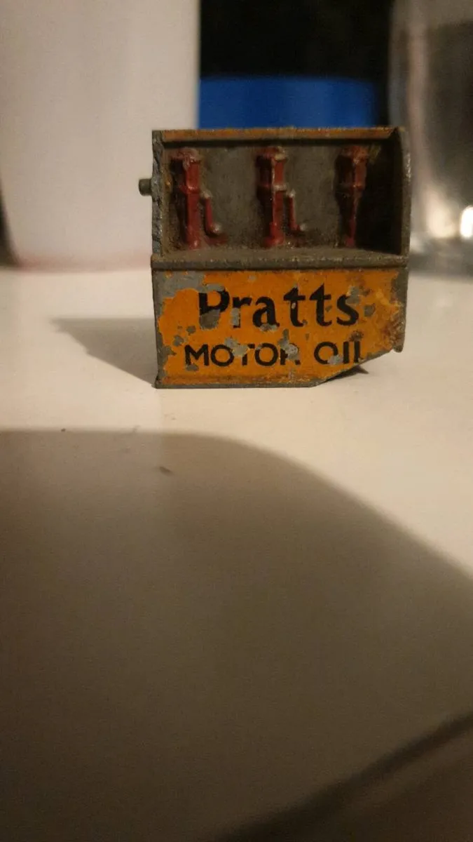 OLD DINKY OIL PUMP DIE.CAST - Image 3