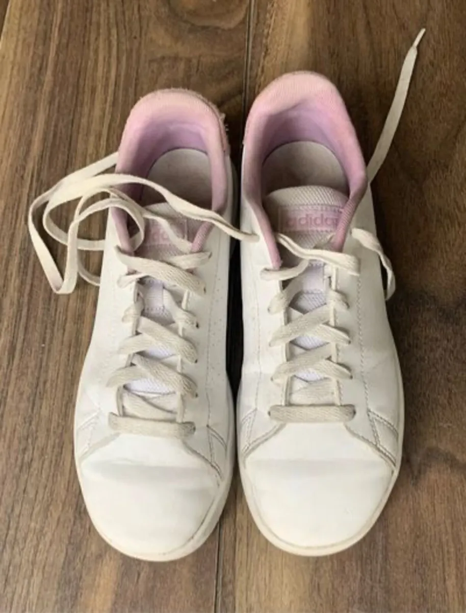 Girls Adidas Runners: Size 4.5 - Image 1