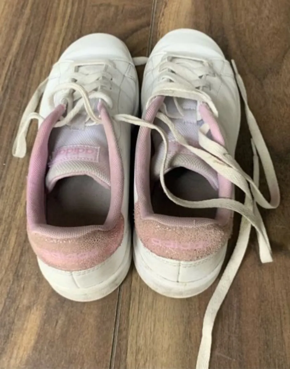 Girls Adidas Runners: Size 4.5 - Image 2