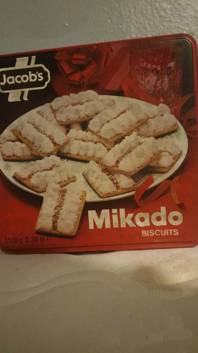 VINTAGE TIN OF THE FAMOUS MIKADO BISCUITS