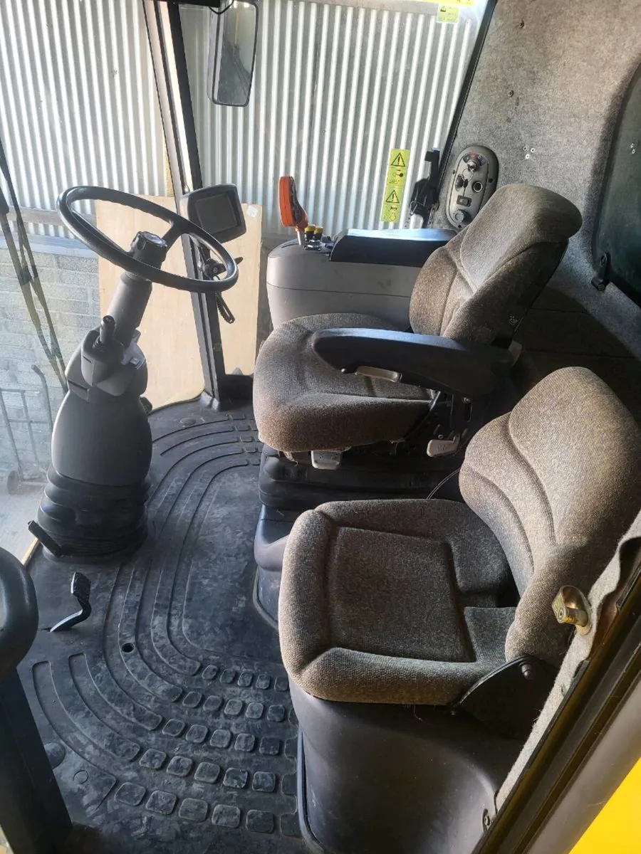 2003 NH CX820 - Image 2