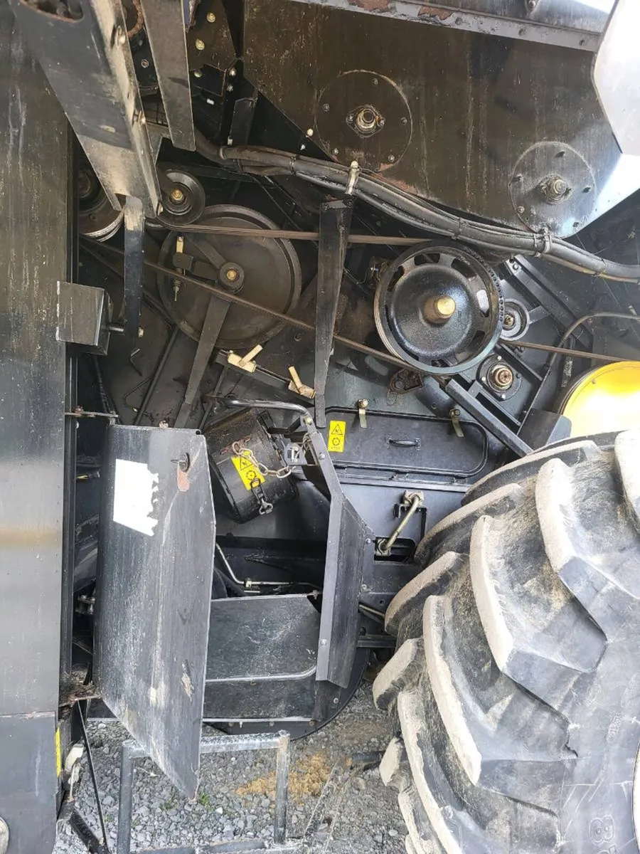 2003 NH CX820 - Image 4