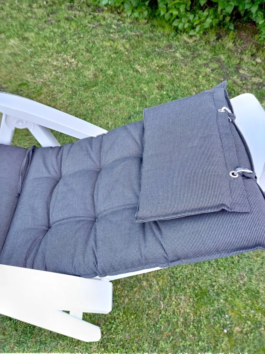 Garden Chair with Cushion and Storage Bag €50 - Image 2