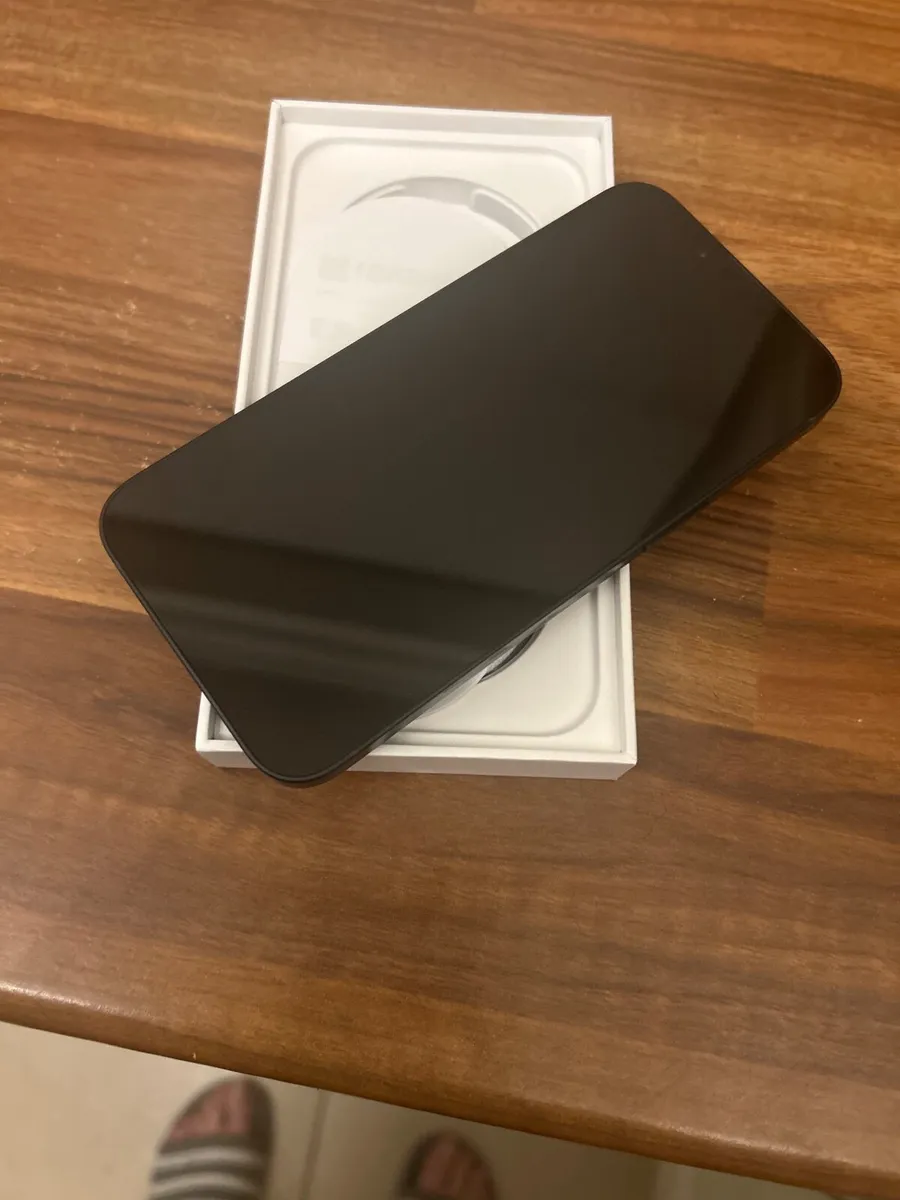 iPhone 16 e new - Image 3