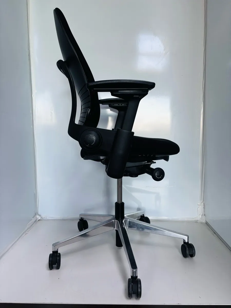 Steelcase office Chair the best chair on the marke - Image 1