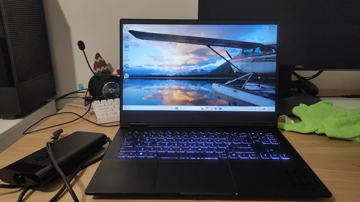 HP OMEN 16 RTX 4050 Ryzen 7 16GB Gaming Laptop - Image 1