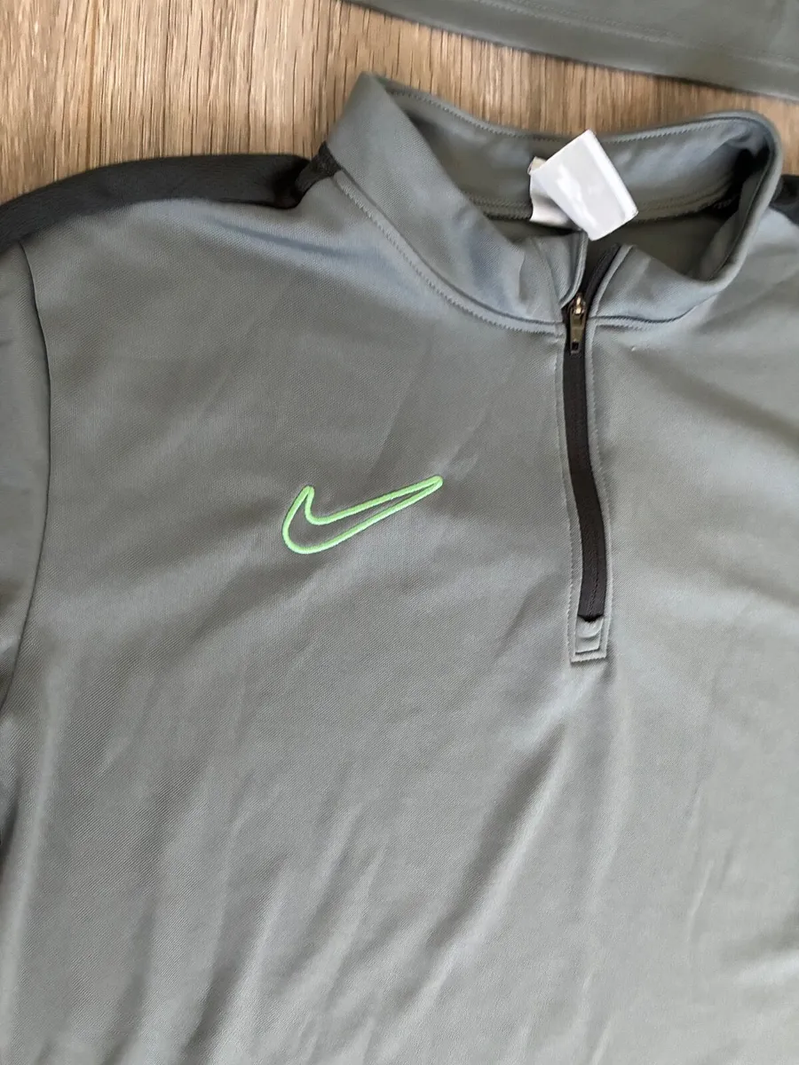 Boys Nike 3 piece Tracksuit YLG - Image 2