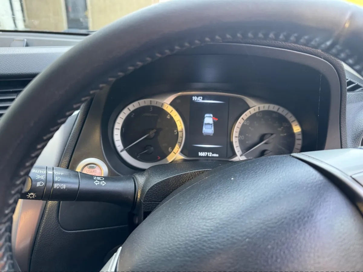Navara tekna 2.3 DCI twin turbo NP300 - Image 2