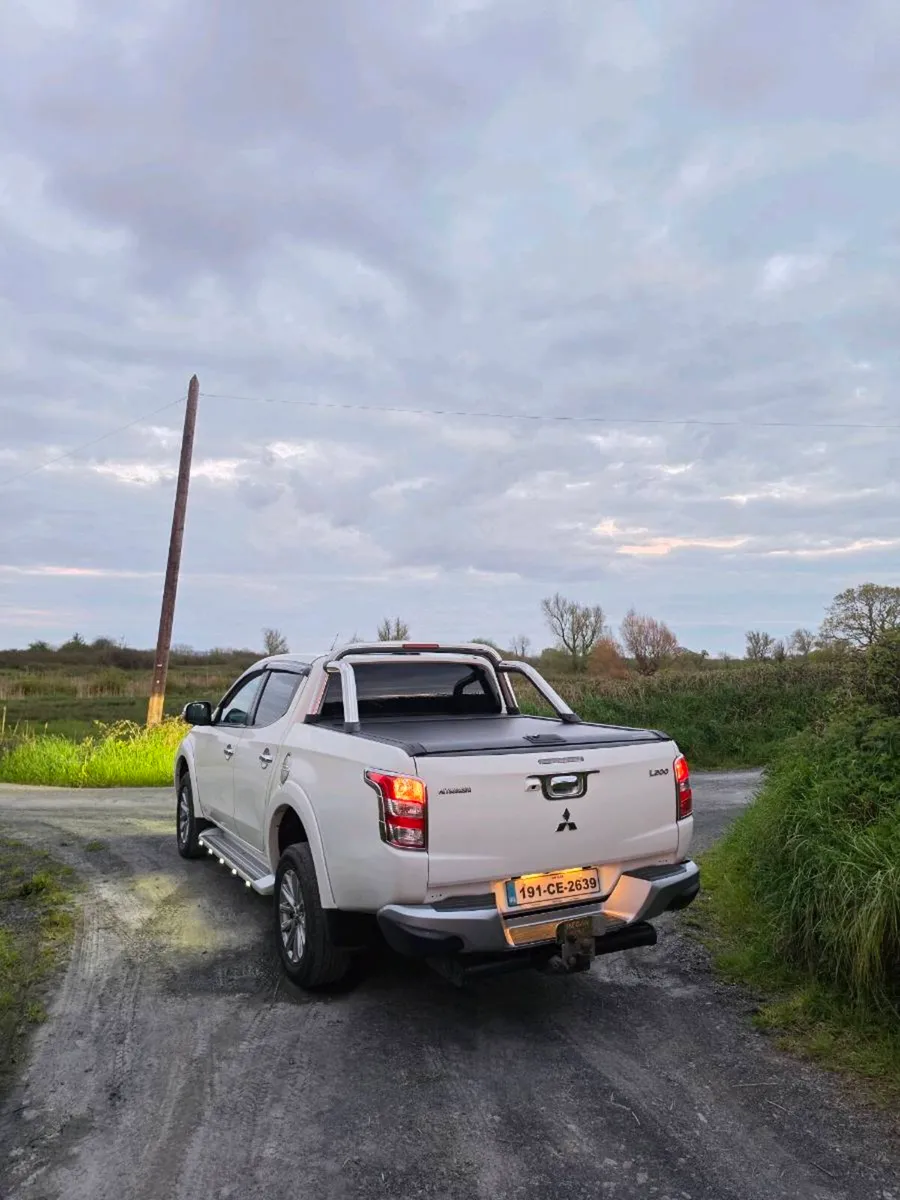 Mitsubishi L200 Barbarian Auto - Image 4