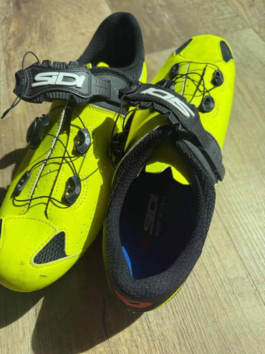 Cycling shoes - Image 1