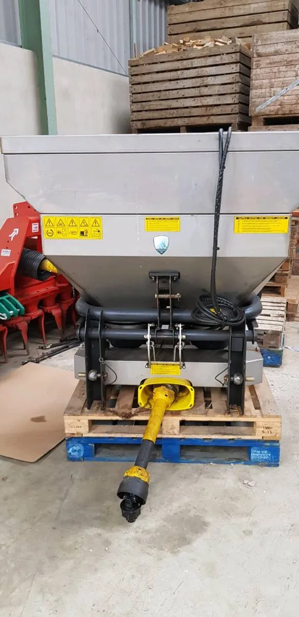 Cavallo twin rotor spreader - Image 1