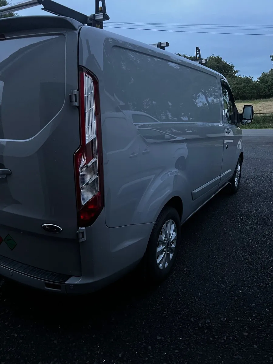 Ford Transit Custom SWB 320 170BHP Auto 2022 model - Image 4