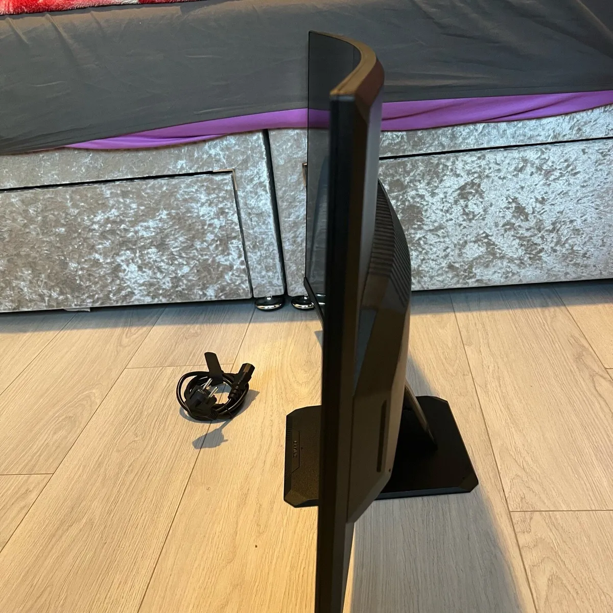 32 inch Curved Monitor 1440p 180hz gigabyte - Image 3