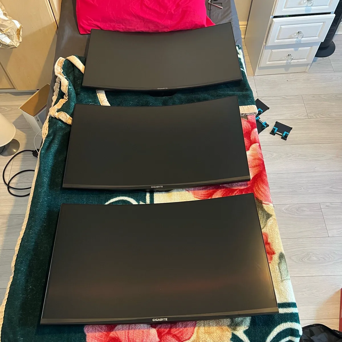 32 inch Curved Monitor 1440p 180hz gigabyte - Image 1