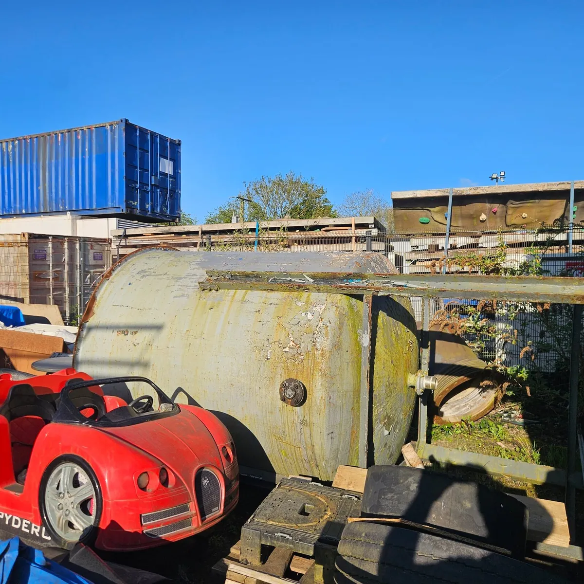 Water tank - Image 1