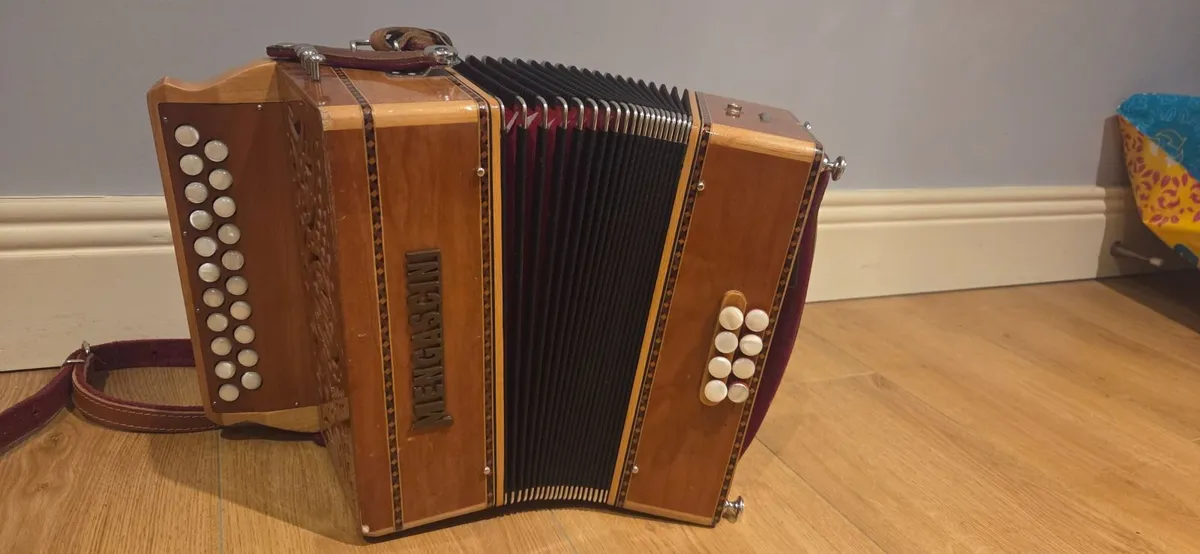 Mengascini button accordion - Image 2