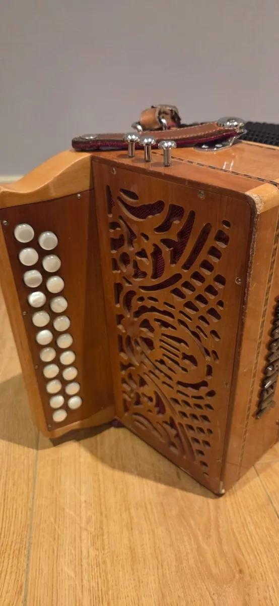 Mengascini button accordion - Image 3