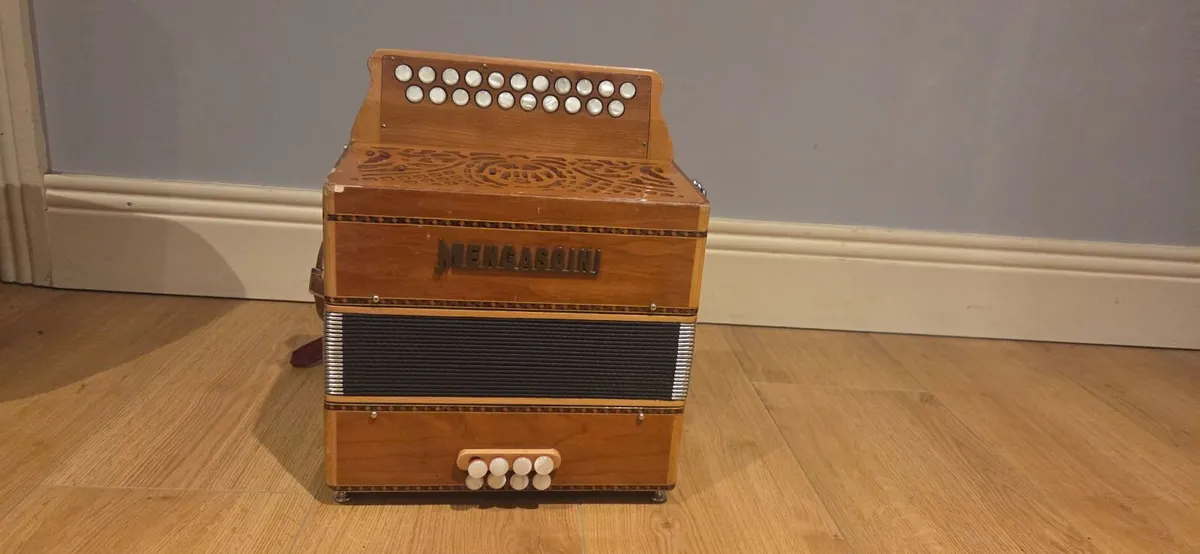 Mengascini button accordion - Image 1