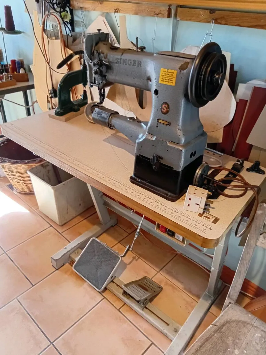Singer 153K103 Cylinder arm sewing machine. - Image 1