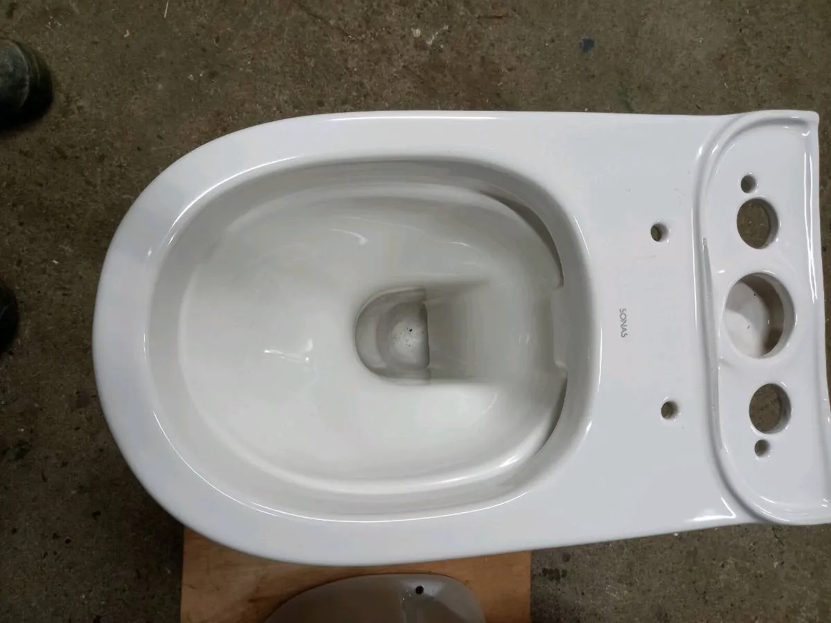 Toilets - Image 3