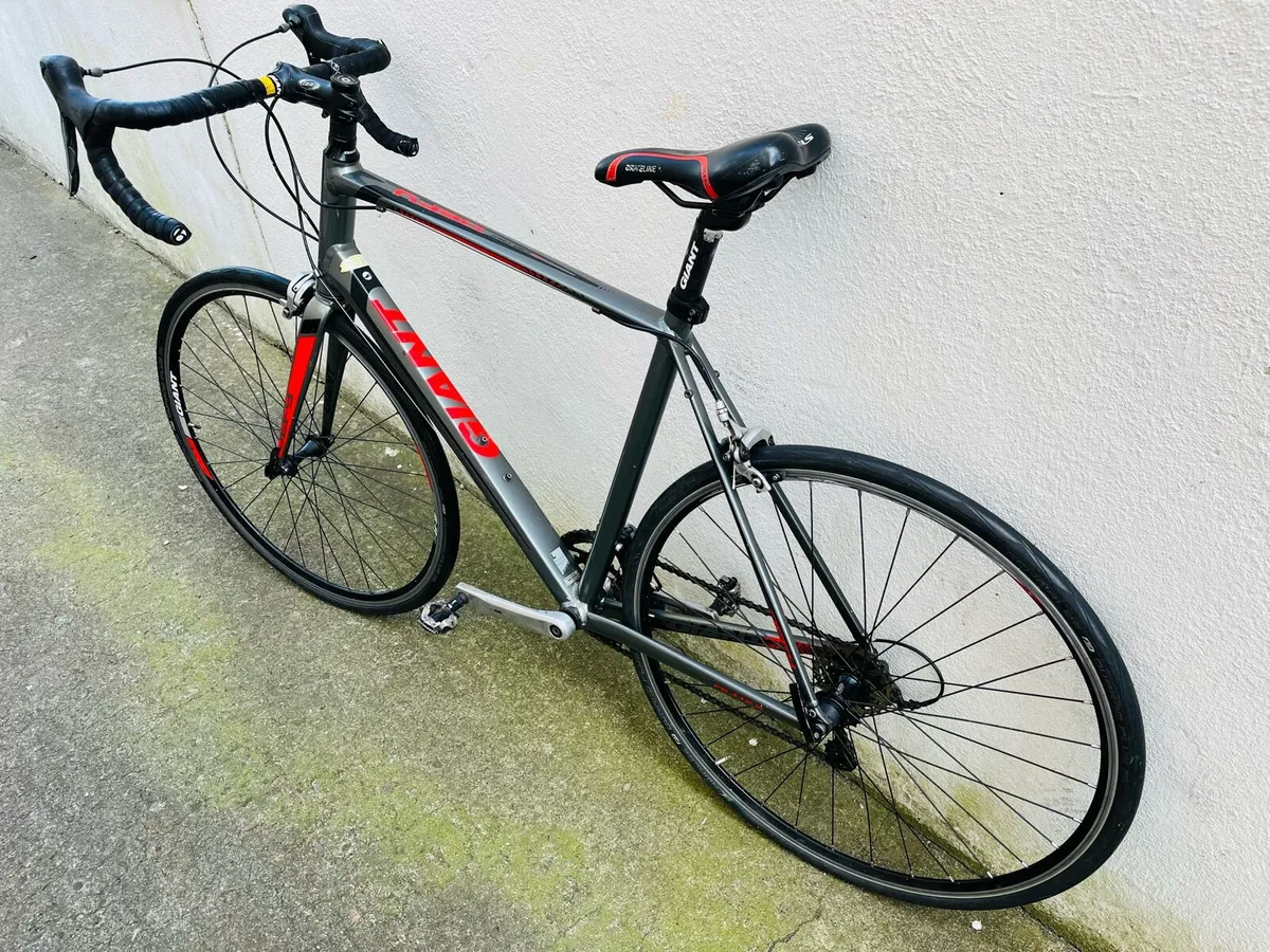 Giant defy road bike - Image 4