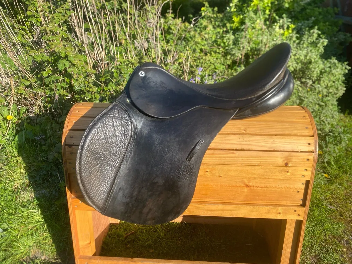 Cliff barnsby 18.5 black Leather saddle - Image 1