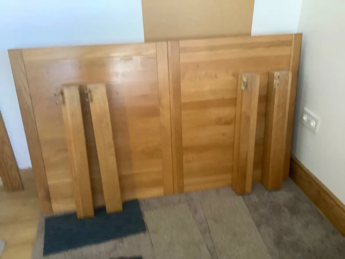 Dining room oak Table - Image 1