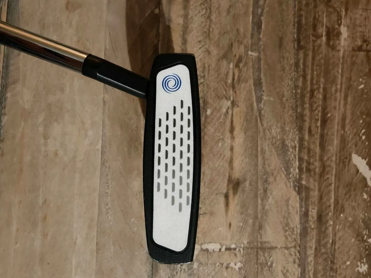 Odyssey 2 ball ten
Putter - Image 2
