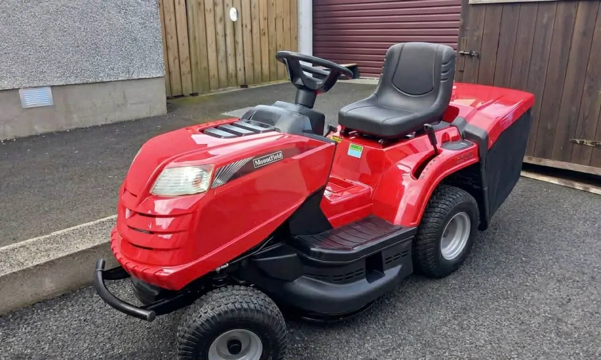 Mountfield ride on lawnmower - Image 1