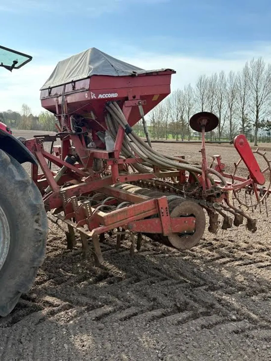 Accord corn seed drill - Image 1